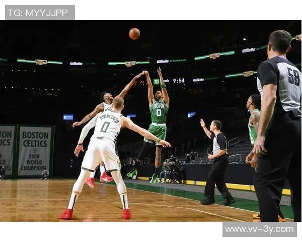 字母哥罚球全中空接暴扣绝杀全场砍下30分10板5助展现超级巨星风范