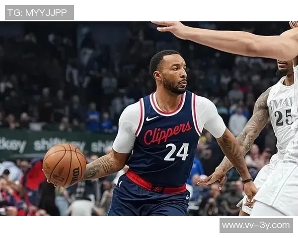 德怀特鲍威尔盛赞弗拉格新秀赛表现称其未来无限可能 德怀特鲍威尔盛赞弗拉格新秀赛表现称其未来无限可能